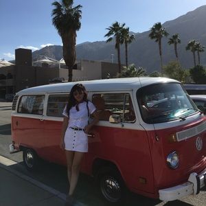 Hollister white denim button front skirt
Size 3/26